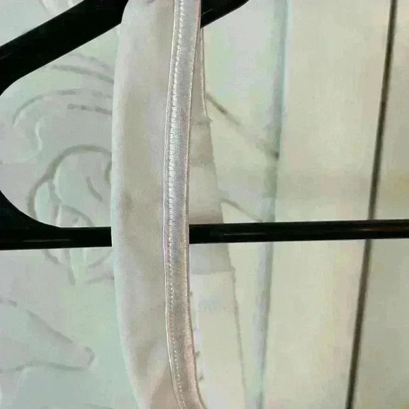 Vanity Fair Body Caress Full Coverage Wireless Bra 〰️ 42B 〰️ Style # 72335 - Picture 9 of 10